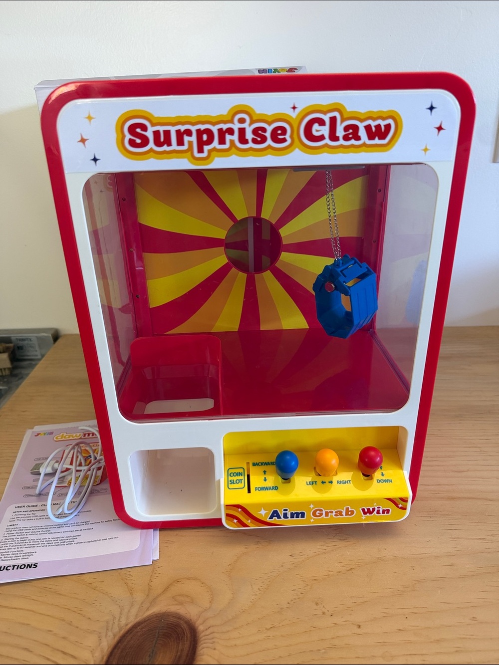 Surprise claw claw machine